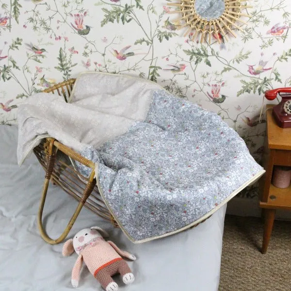 Barnabe aime le café Baby Blanket Katie